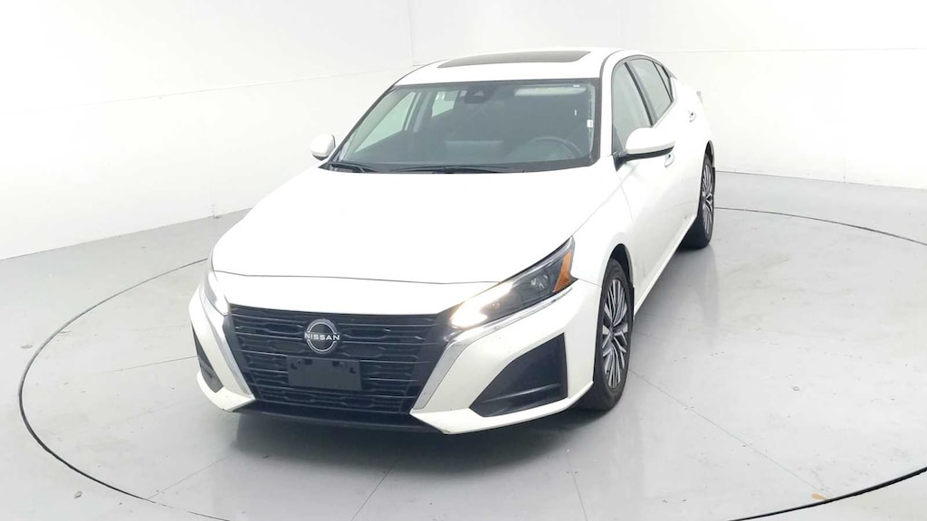 Used 2023 Nissan Altima SV Intelligent AWD Sedan