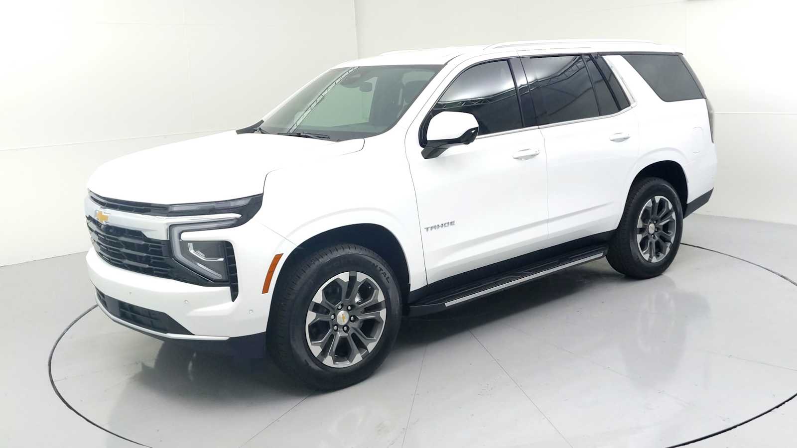 2026 Chevrolet Tahoe LS photo 4