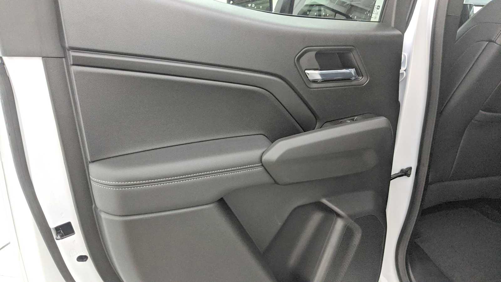 2025 Chevrolet Colorado LT - Photo 25