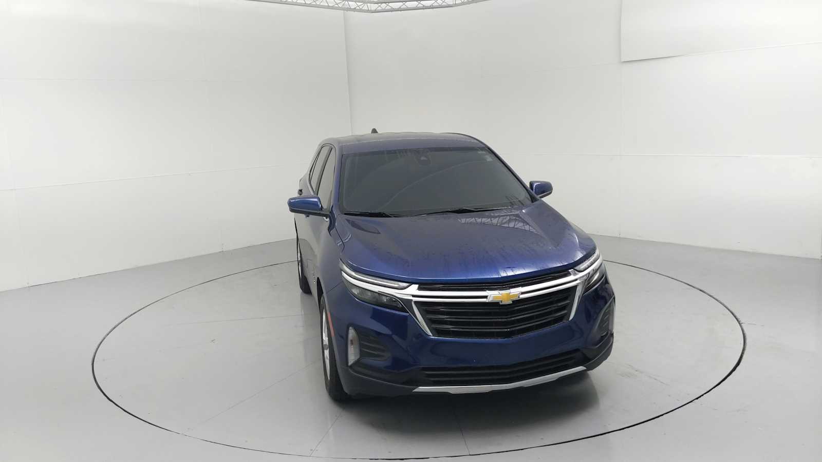 2023 Chevrolet Equinox LT photo 2