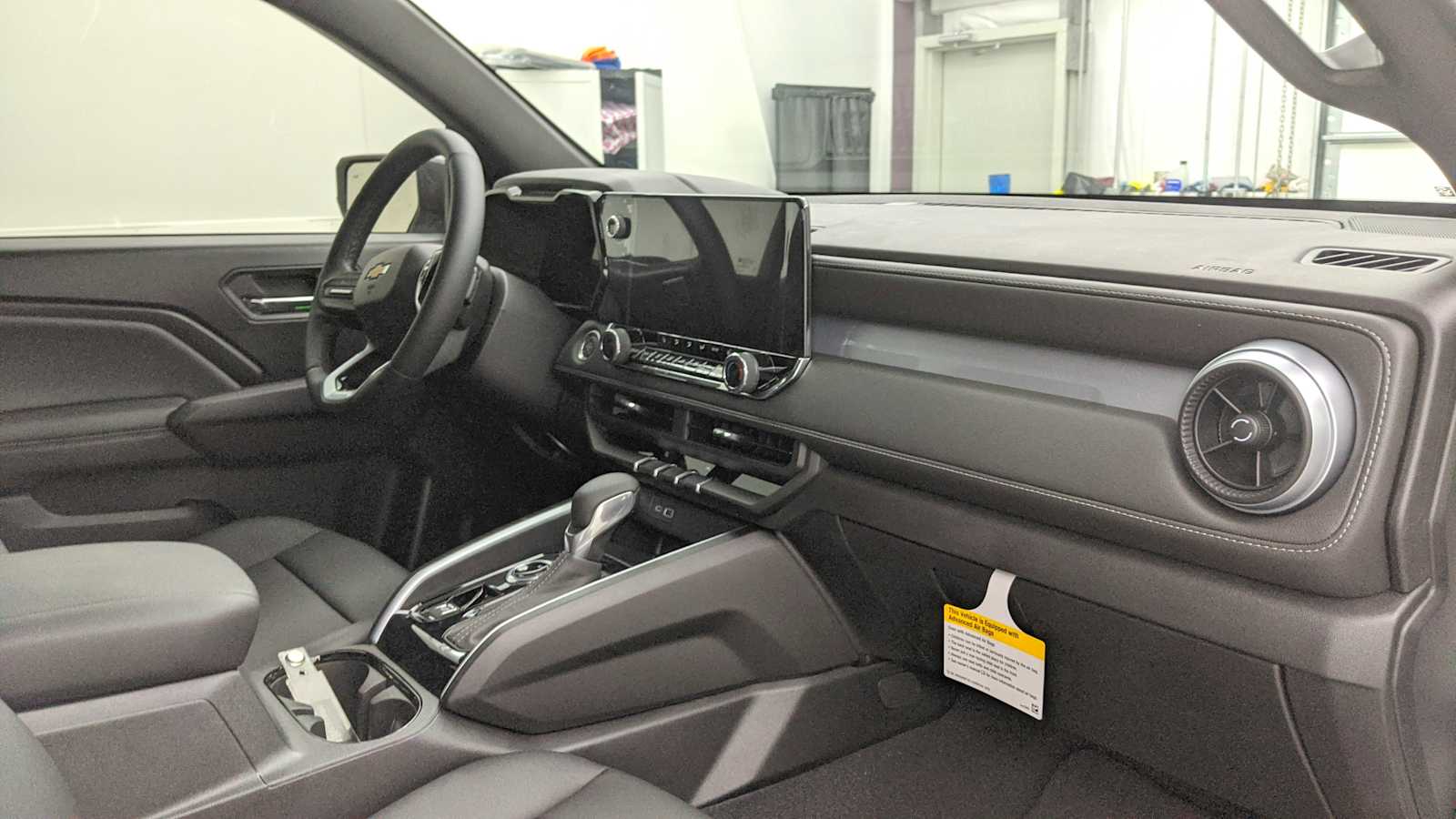 2025 Chevrolet Colorado LT - Photo 27