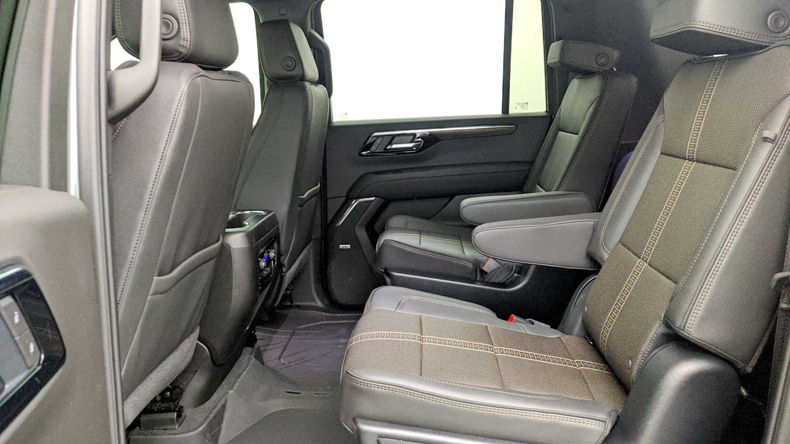 2026 Chevrolet Suburban High Country - Photo 11