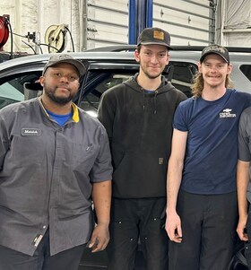 Staff member Express Technicians from ID_ed71721f953e