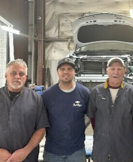 Staff member Collision Technicians from ID_612cdafe616d