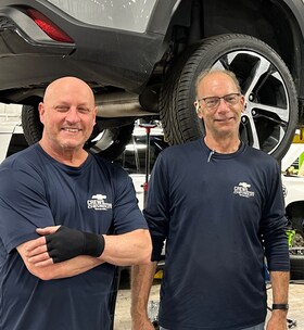 Staff member Service Technicians from ID_ed71721f953e