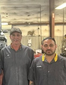 Staff member Collision Technicians from ID_612cdafe616d