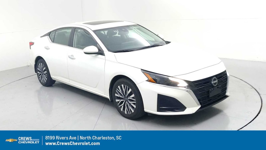 Used 2023 Nissan Altima SV Intelligent AWD Sedan
