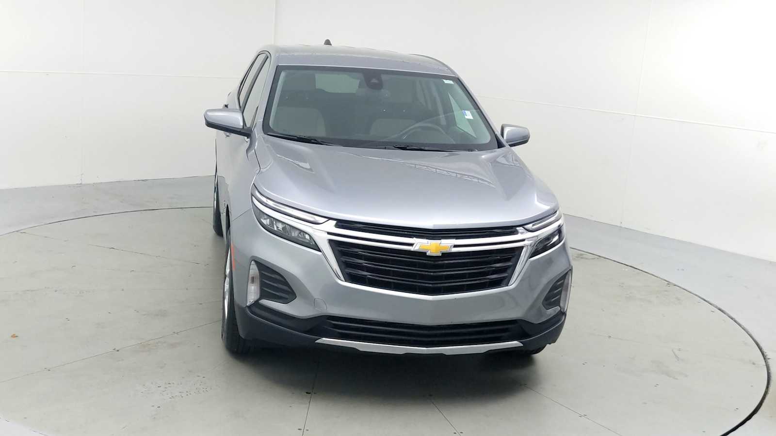 2023 Chevrolet Equinox LT photo 2