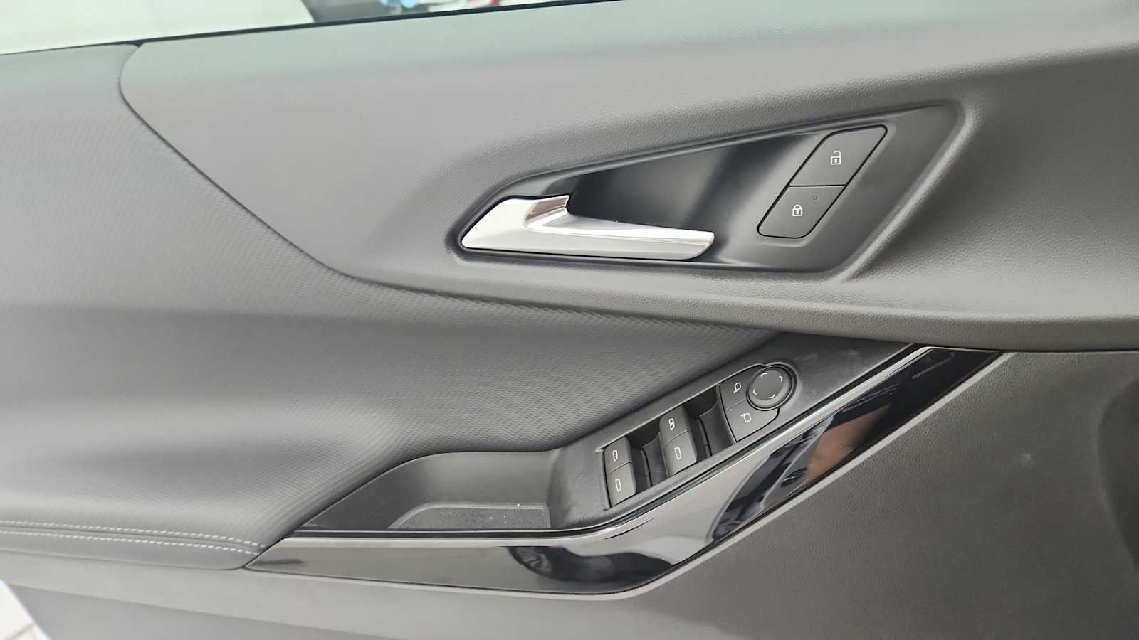 2027 Chevrolet Equinox LT - Photo 20