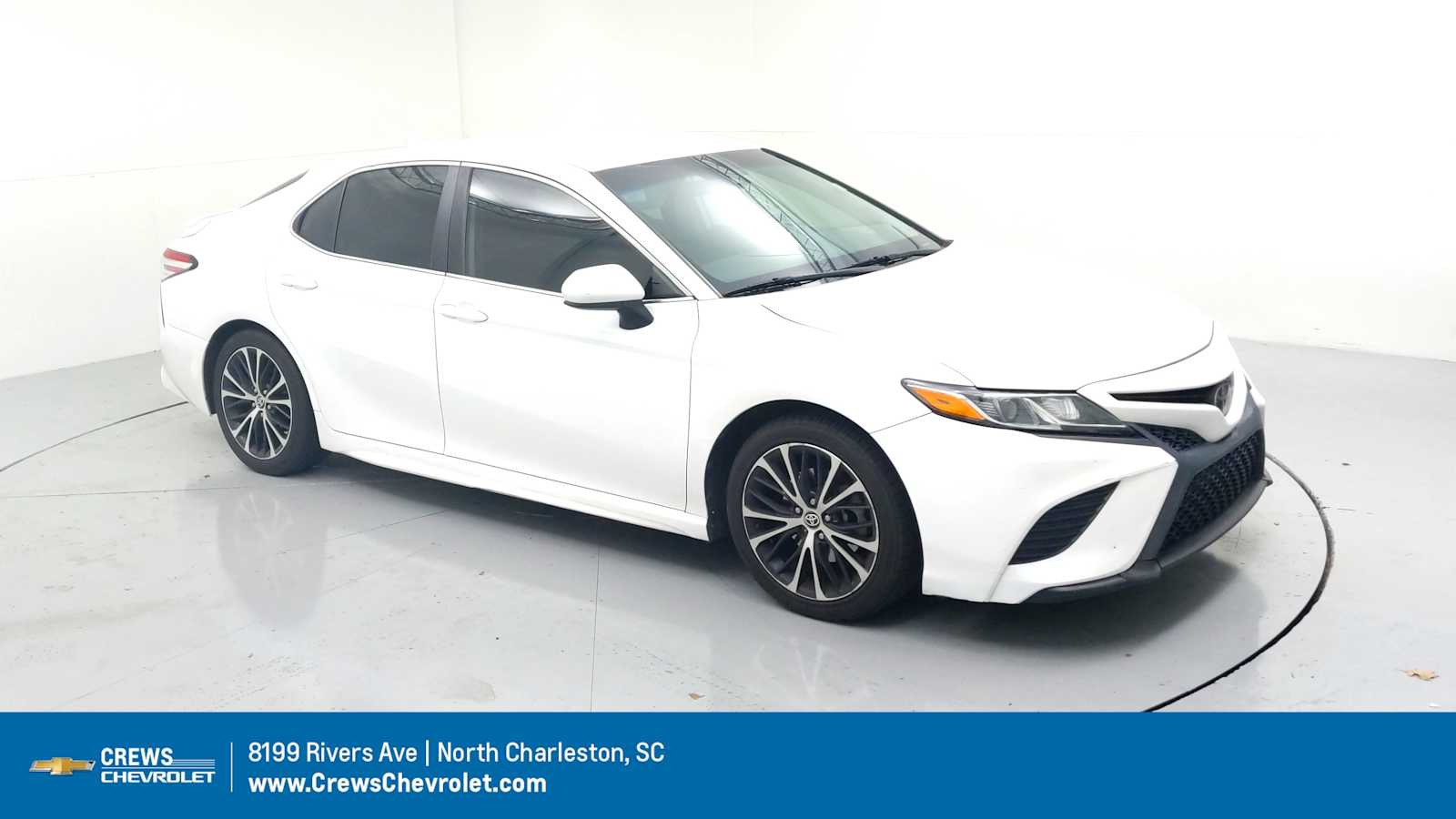 2020 Toyota Camry SE's photo