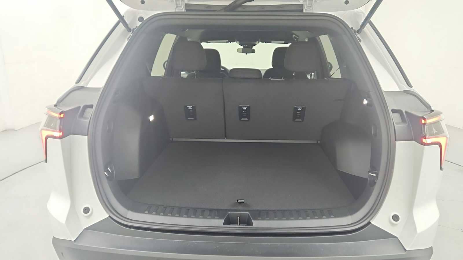 2027 Chevrolet Equinox LT - Photo 23