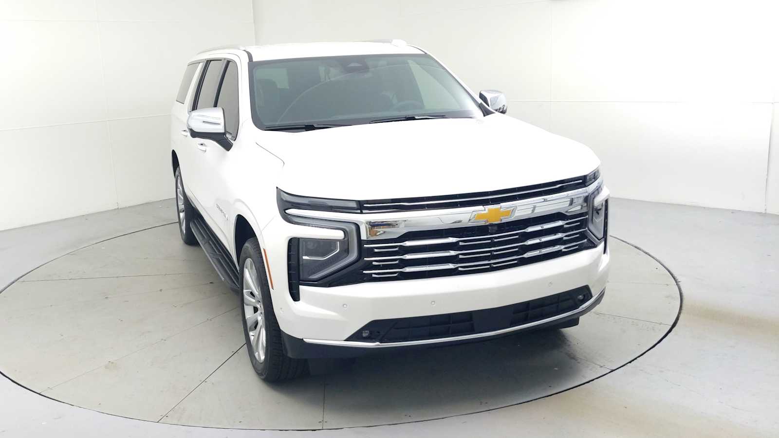 2025 Chevrolet Suburban Premier photo 2