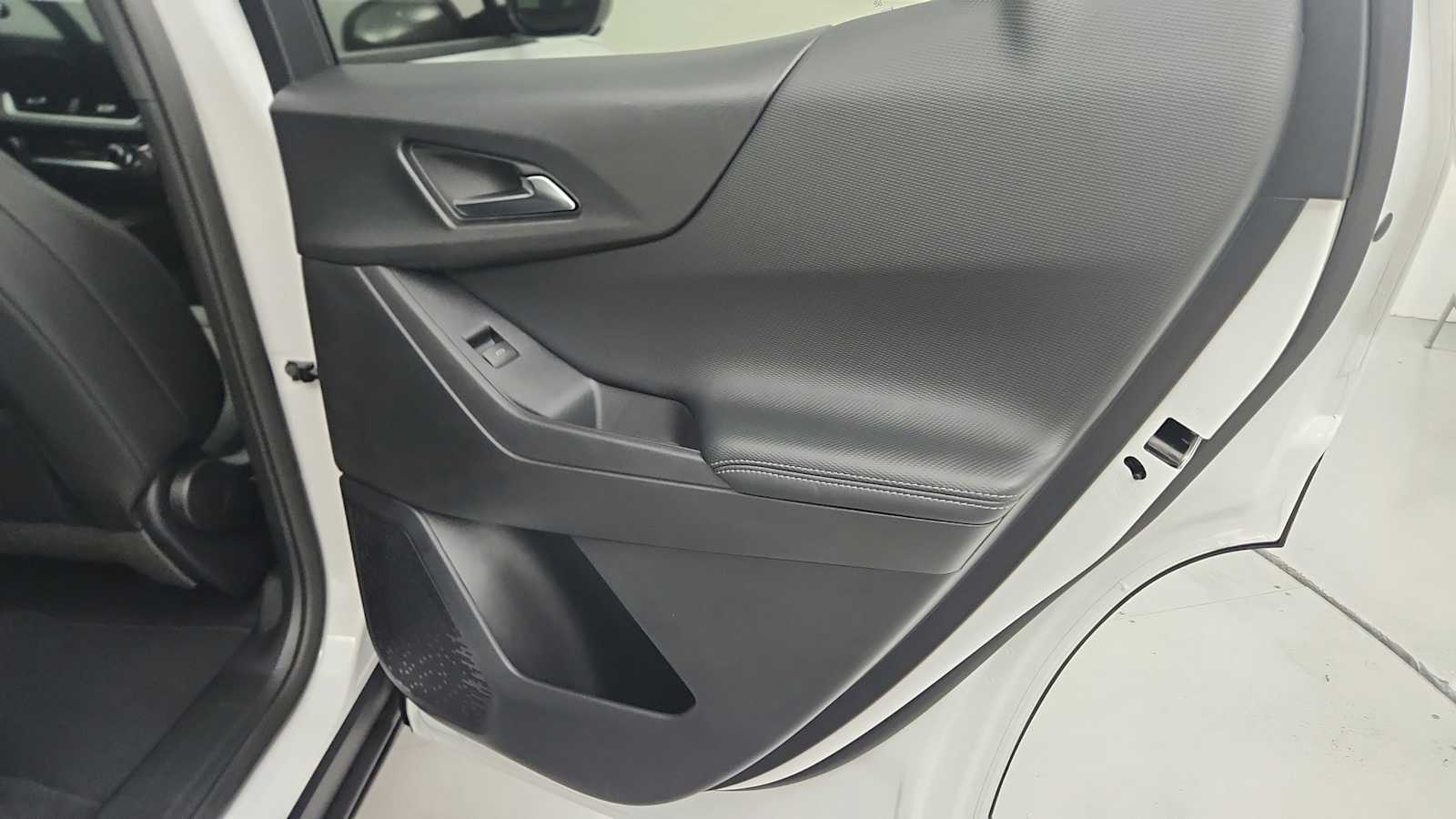 2027 Chevrolet Equinox LT - Photo 29