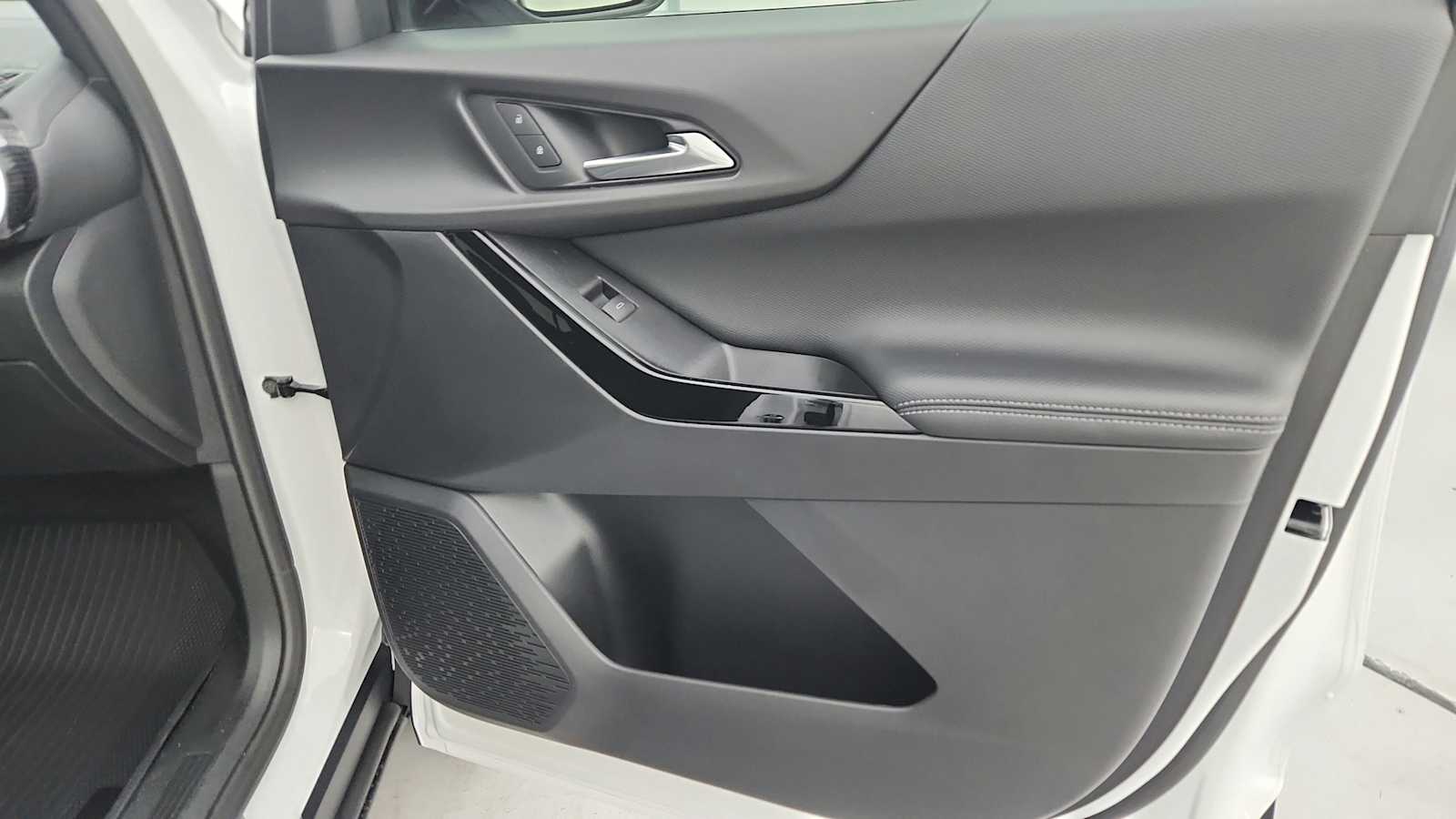 2027 Chevrolet Equinox LT - Photo 27