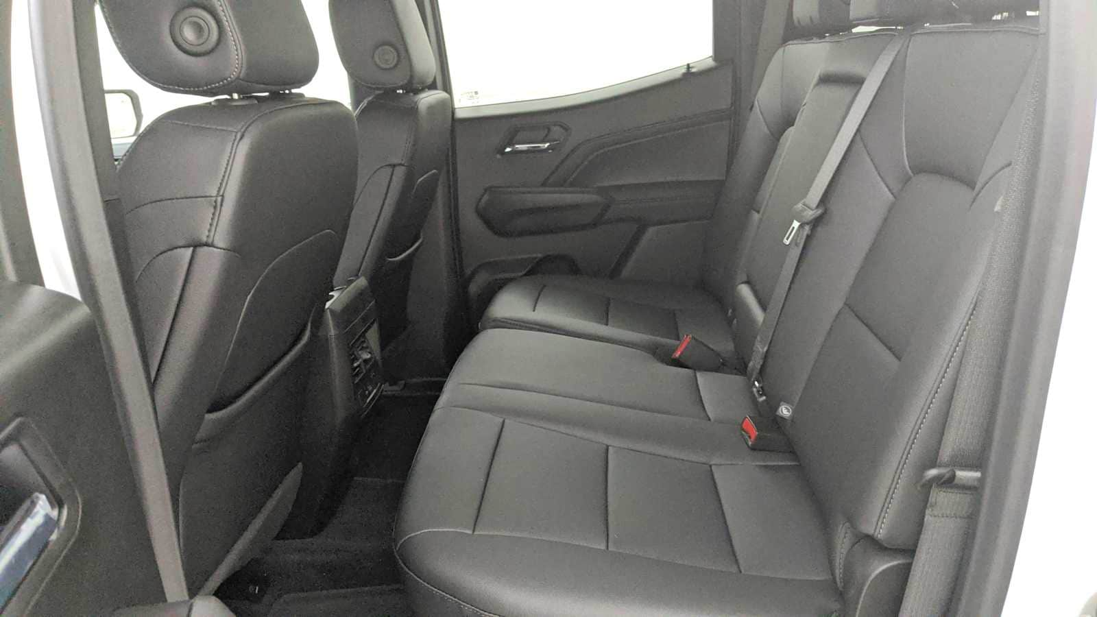 2025 Chevrolet Colorado LT - Photo 24