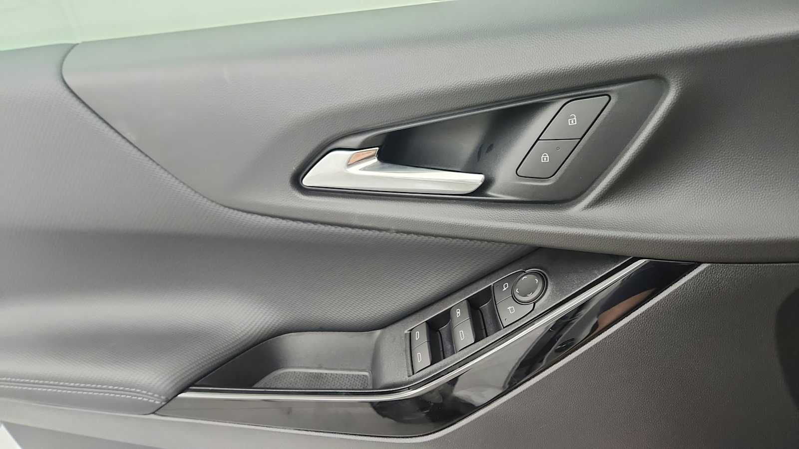 2027 Chevrolet Equinox LT - Photo 20