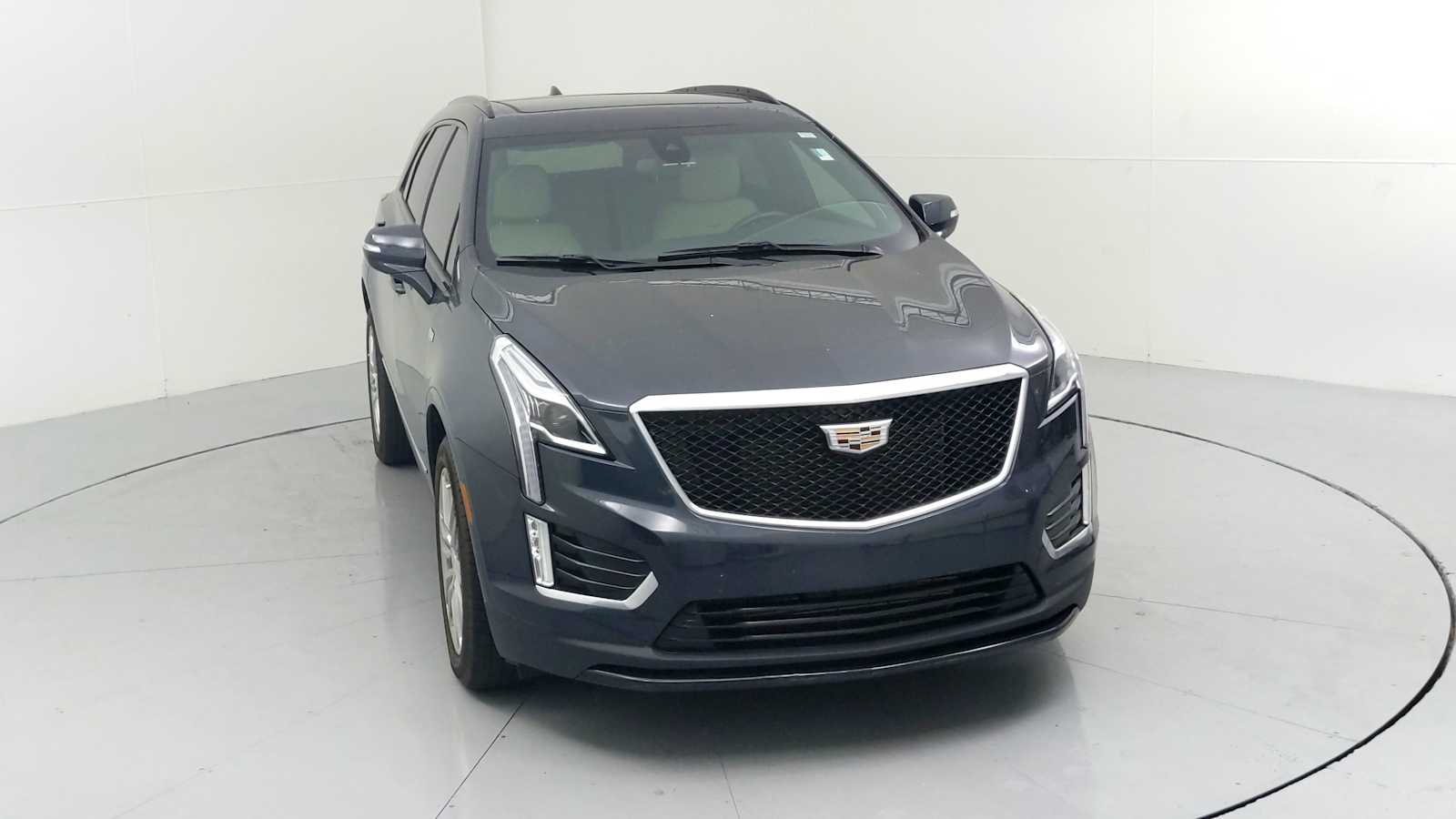 2023 Cadillac XT5 Sport photo 2