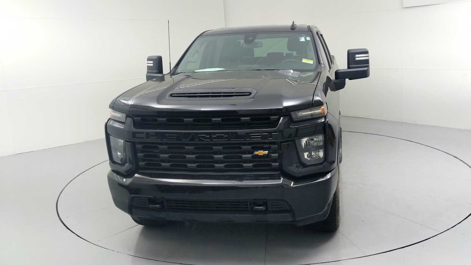 2022 Chevrolet Silverado 2500HD Custom photo 3