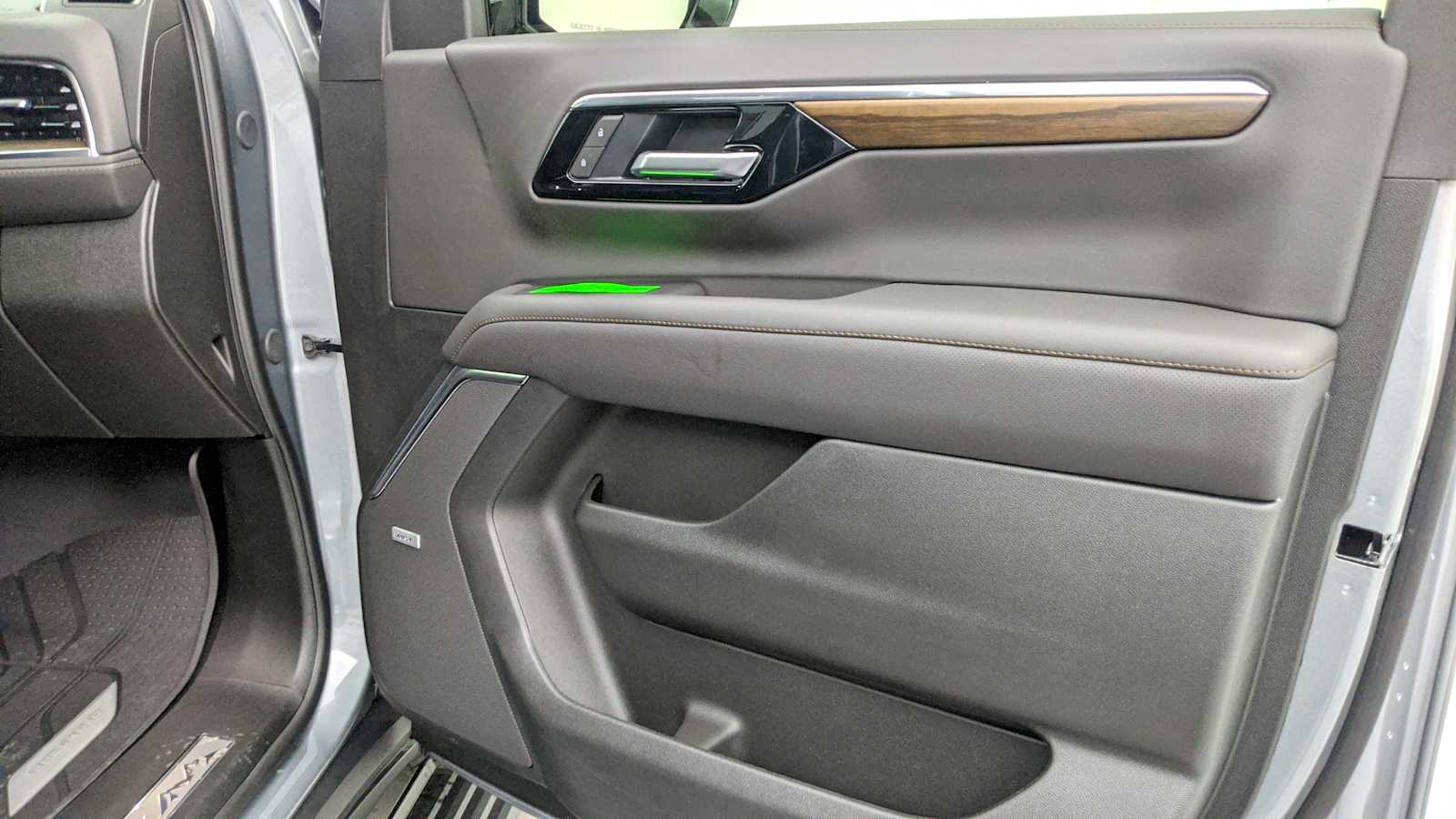 2026 Chevrolet Suburban High Country - Photo 13