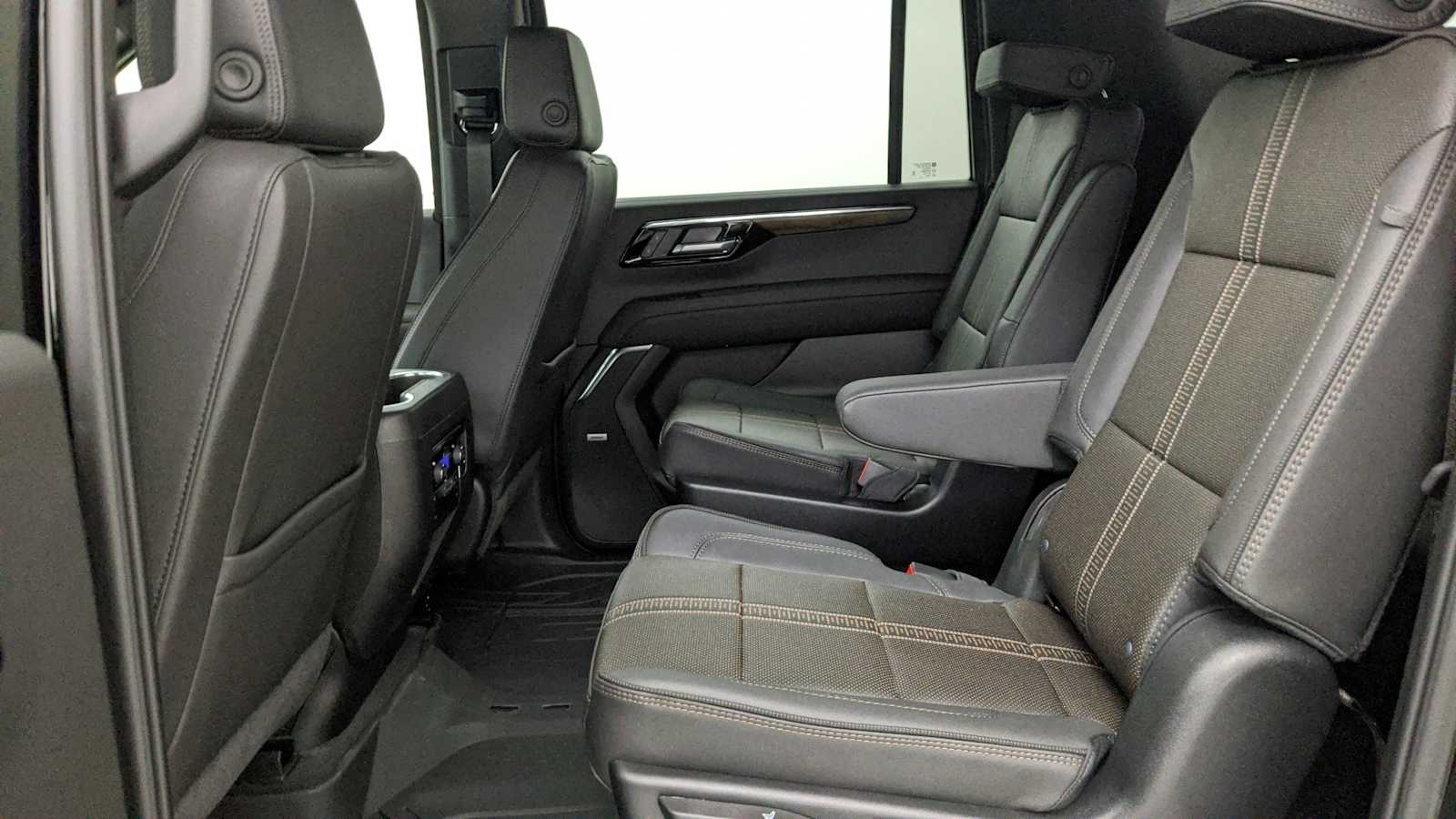 2026 Chevrolet Suburban High Country - Photo 23