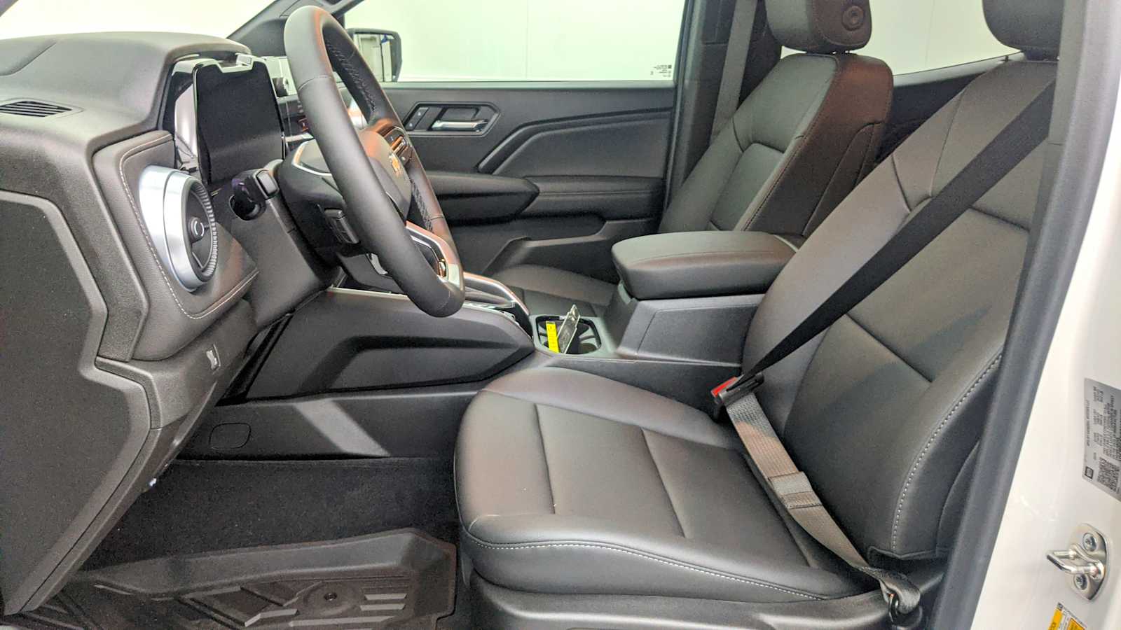 2026 Chevrolet Colorado LT - Photo 14