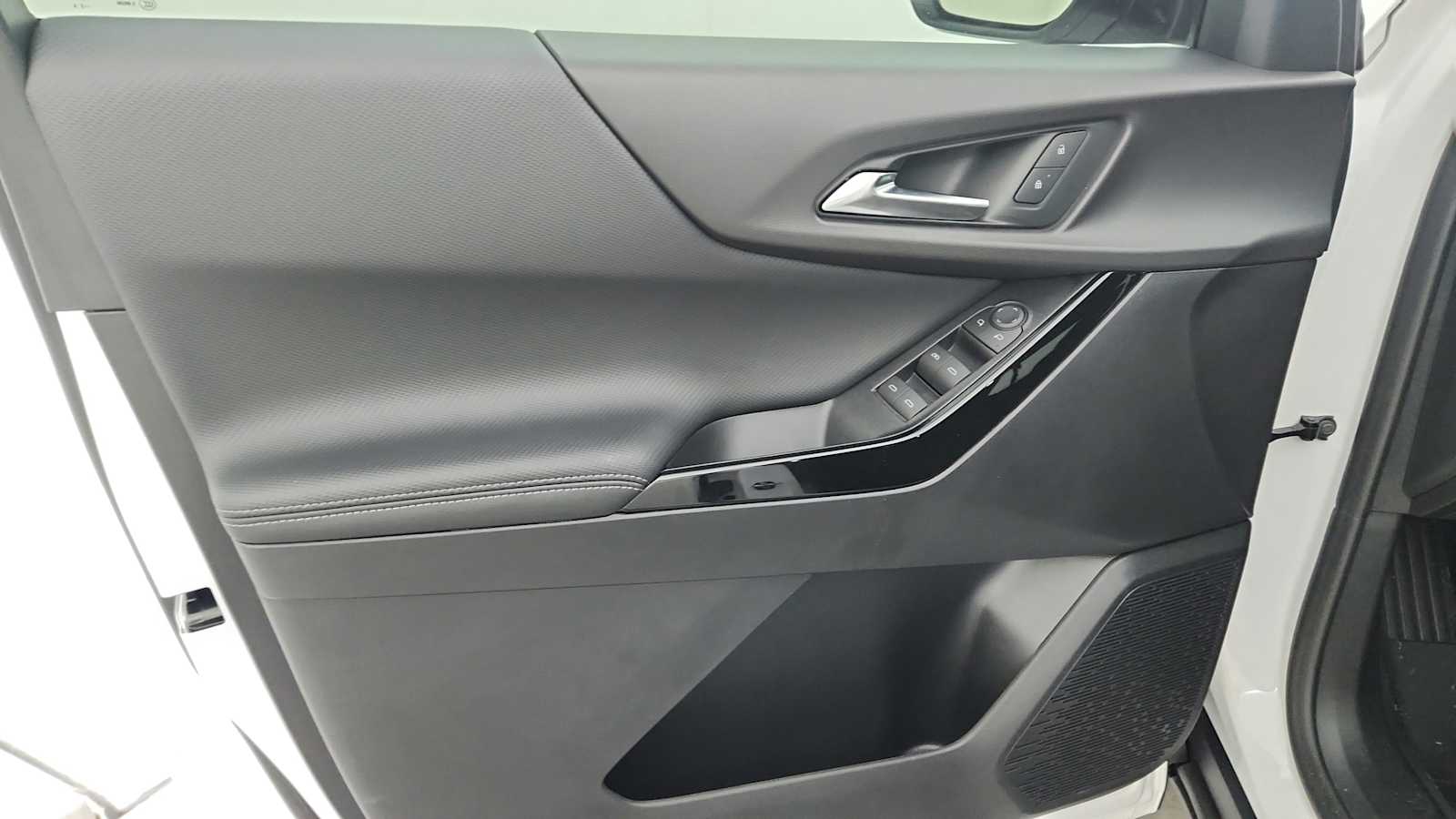 2027 Chevrolet Equinox LT - Photo 21