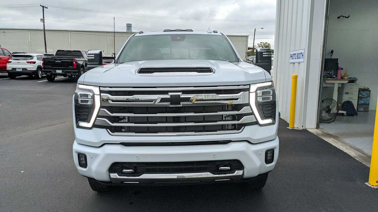 2026 Chevrolet Silverado High Country photo 2