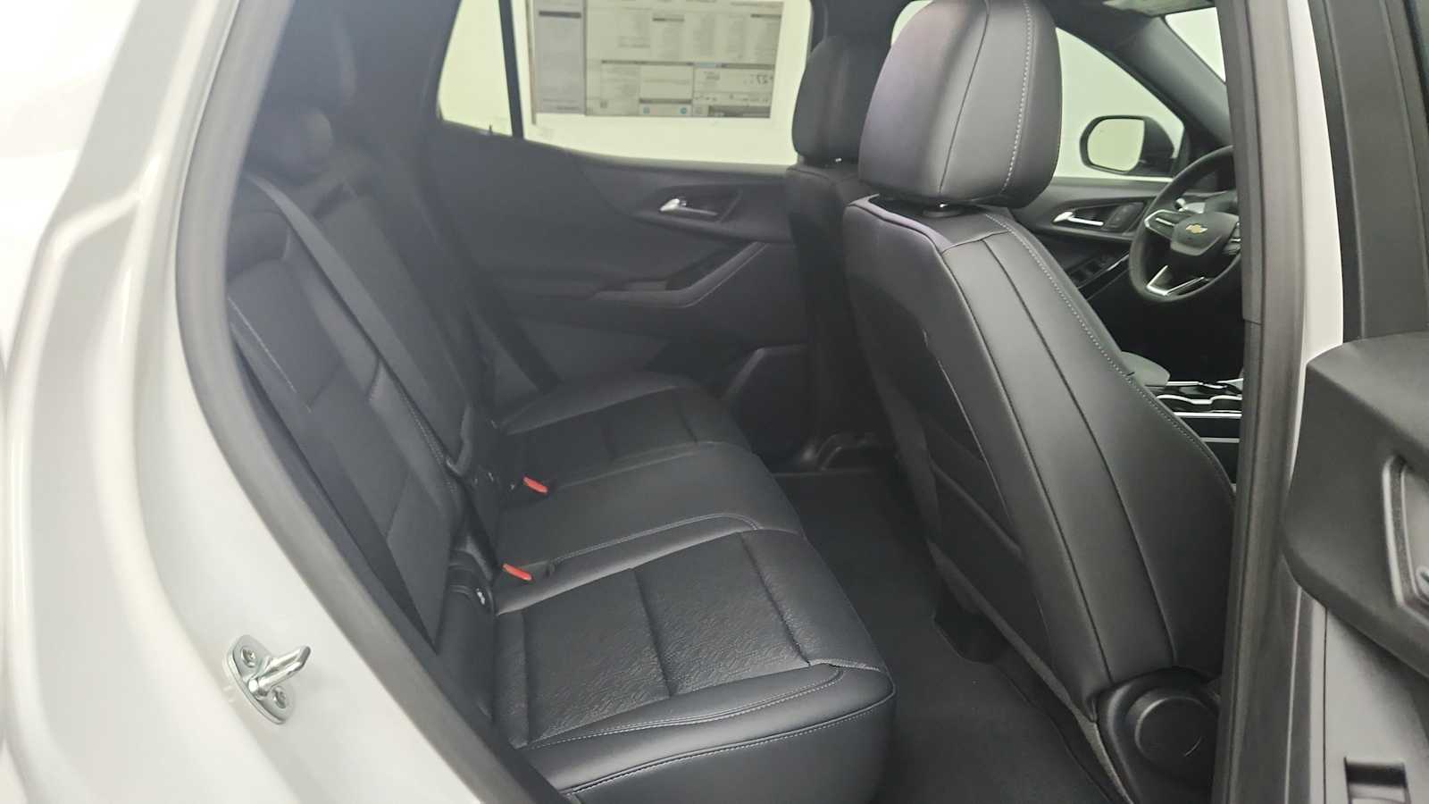 2027 Chevrolet Equinox LT - Photo 28