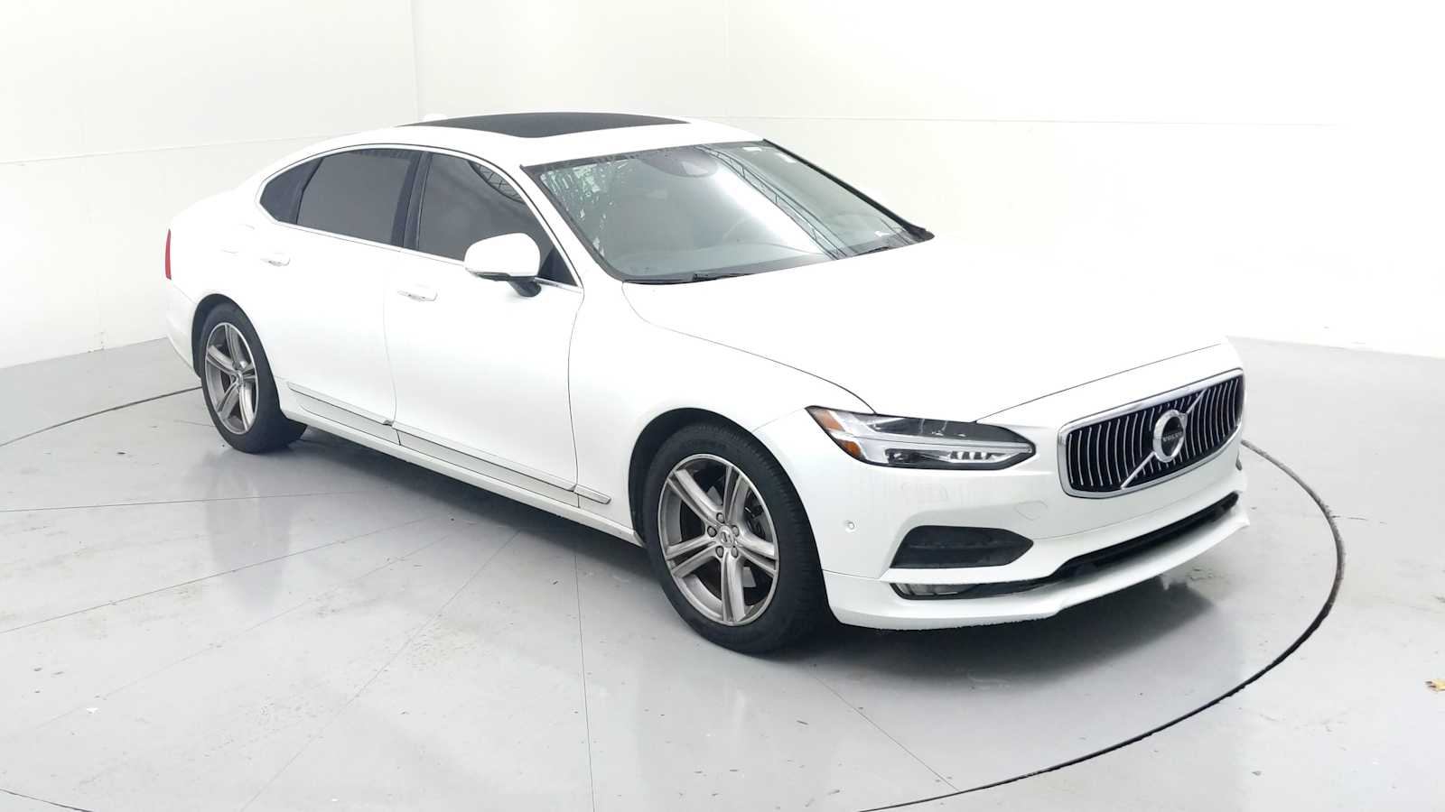 2018 Volvo S90 Momentum's photo