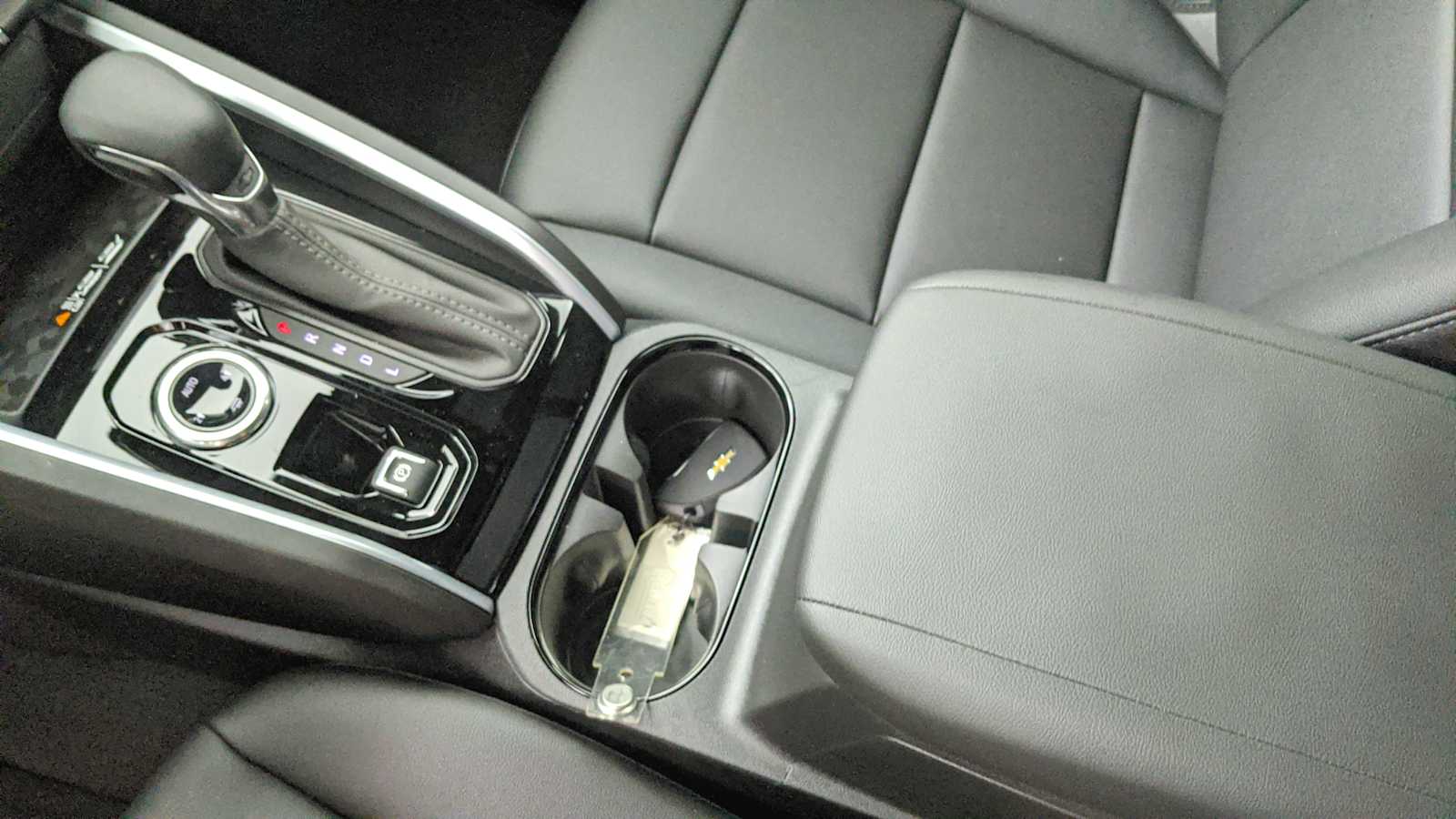 2025 Chevrolet Colorado LT - Photo 18