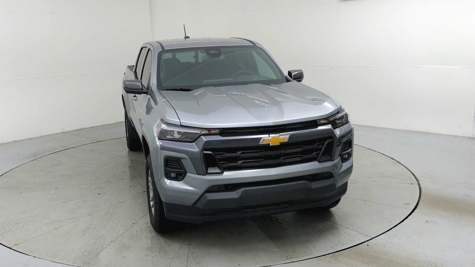 2026 Chevrolet Colorado LT photo 2
