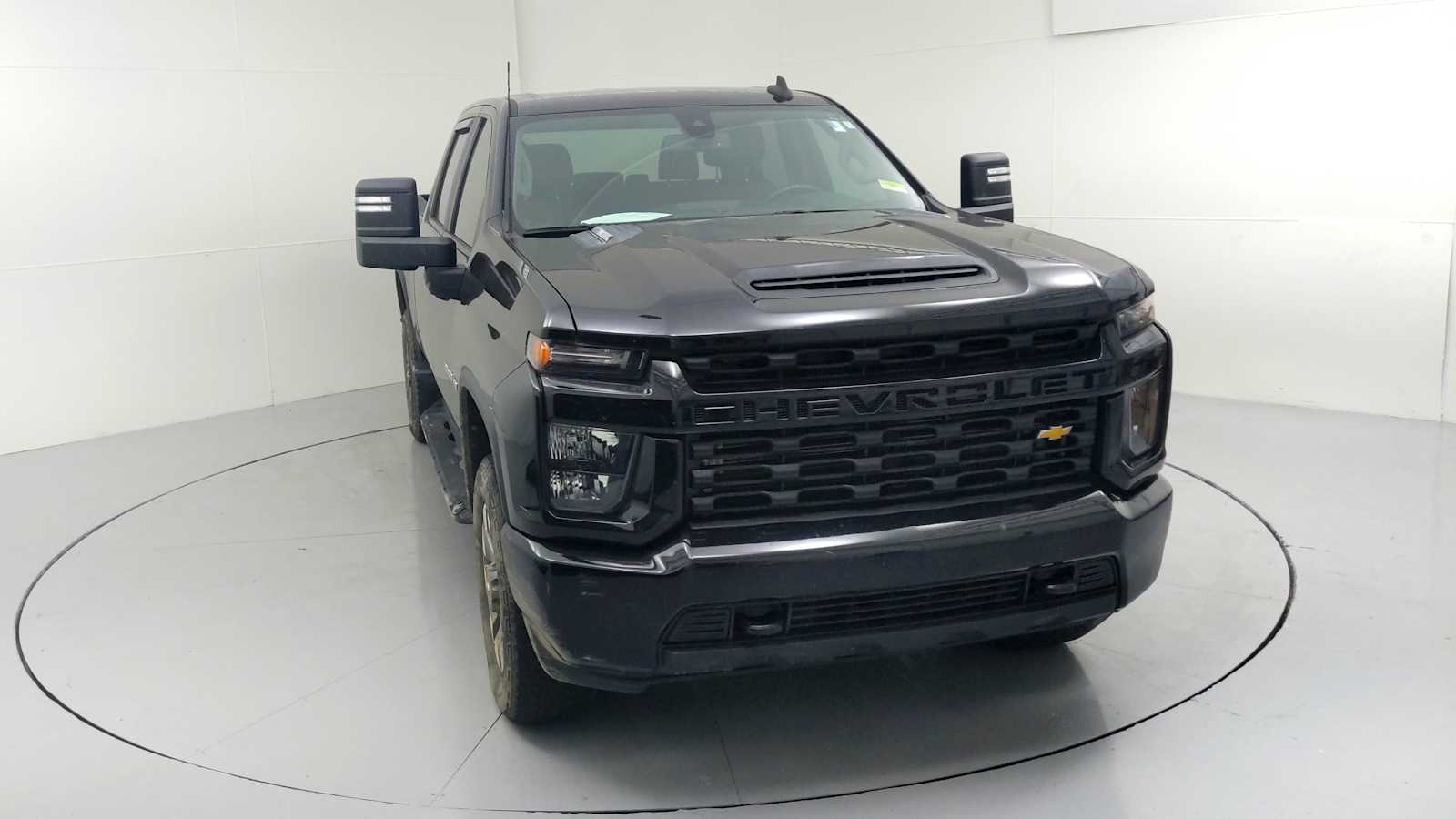 2022 Chevrolet Silverado 2500HD Custom photo 2