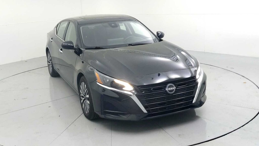 Used 2024 Nissan Altima 2.5 SV Sedan