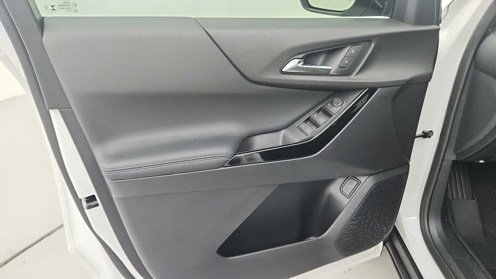 2027 Chevrolet Equinox LT - Photo 21
