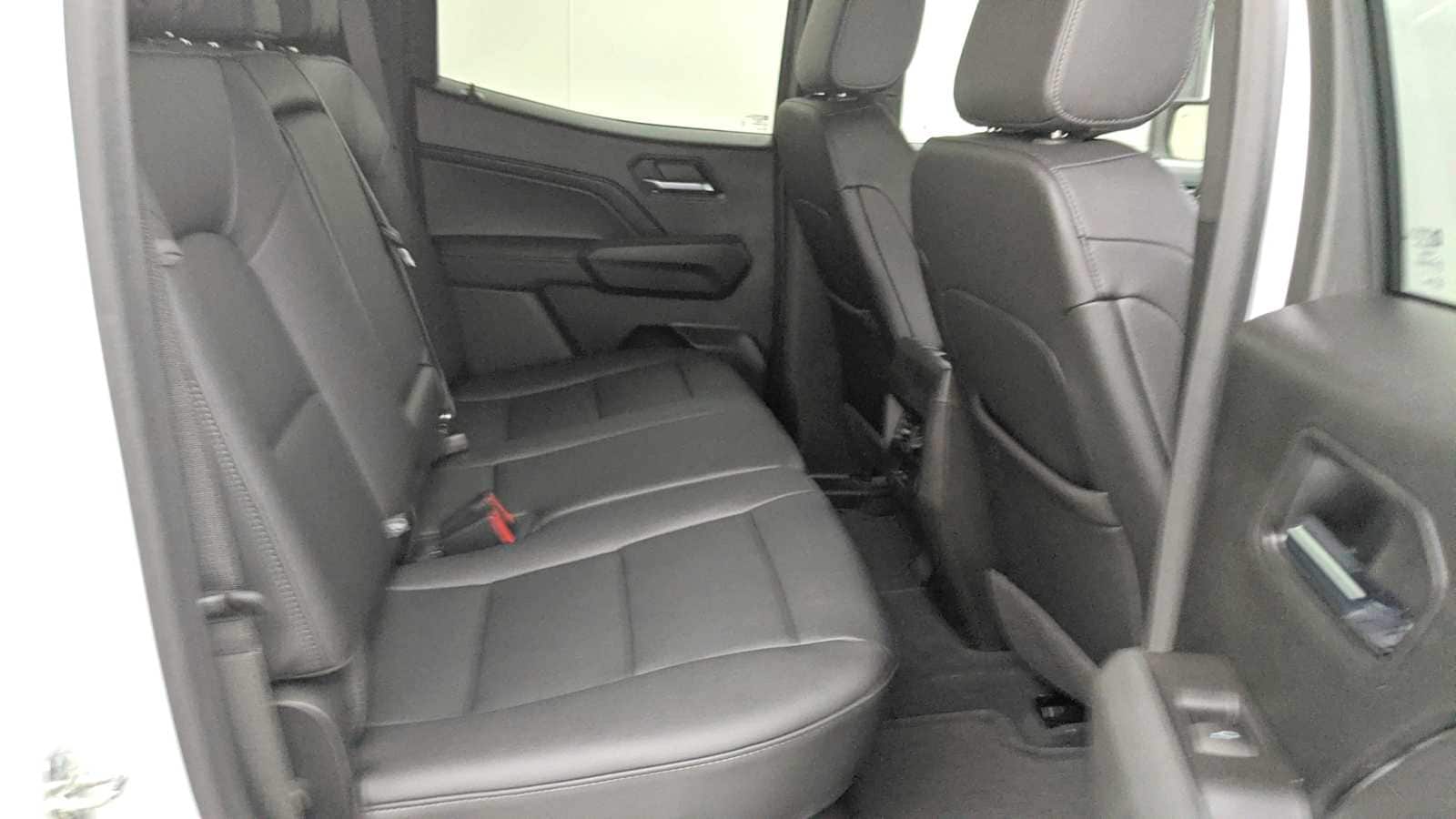 2025 Chevrolet Colorado LT - Photo 30