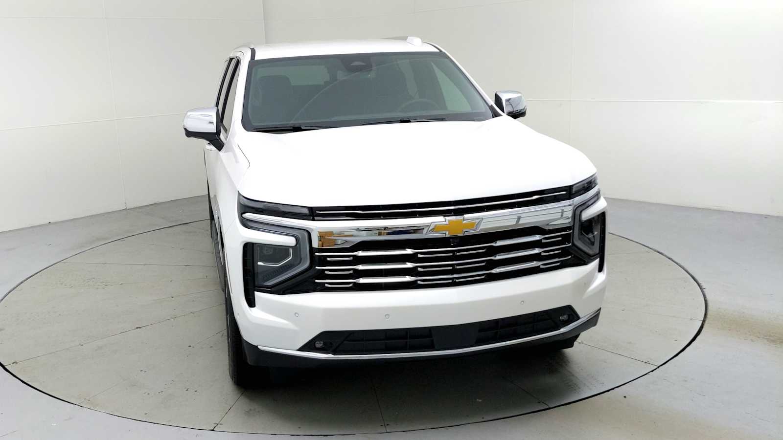 2025 Chevrolet Suburban Premier photo 2