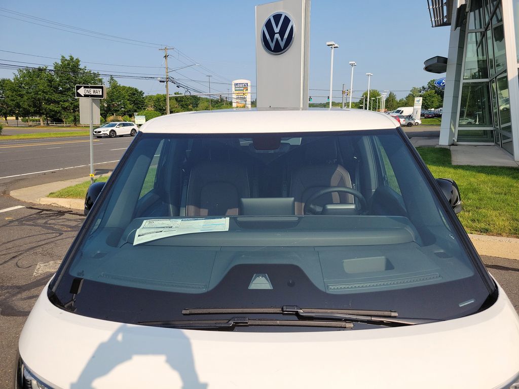 2025 Volkswagen ID. Buzz Pro Plus photo 4