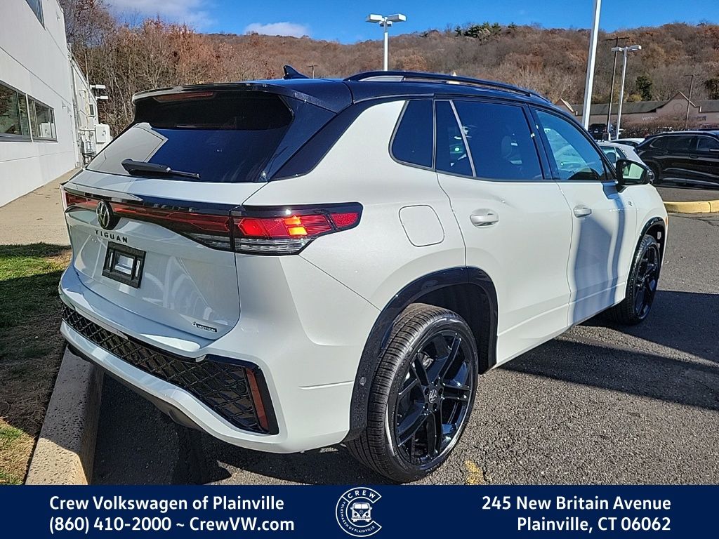 2026 Volkswagen Tiguan SE R-Line Black photo 3