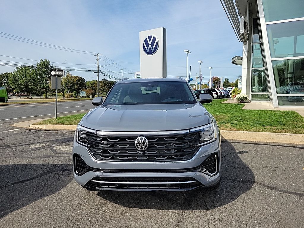 2026 Volkswagen Atlas Cross Sport SEL Premium R-Line photo 2