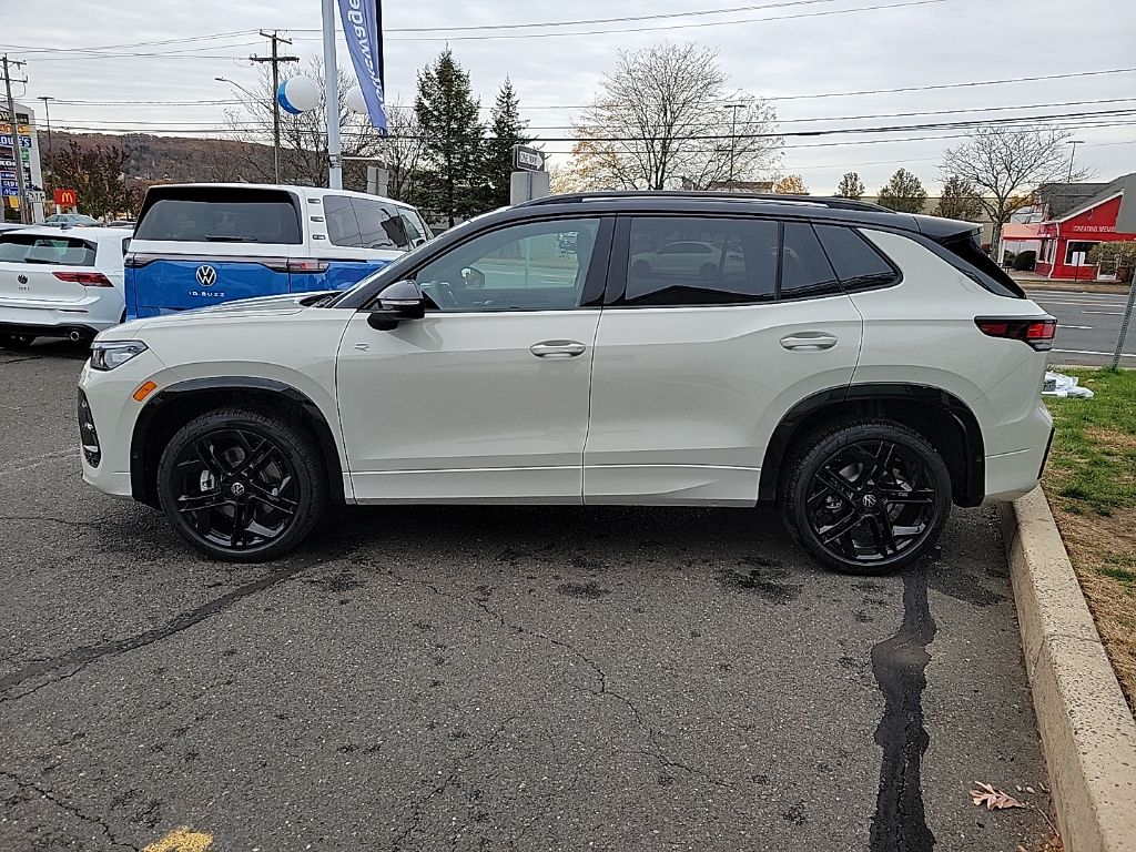 2026 Volkswagen Tiguan SE R-Line Black photo 2