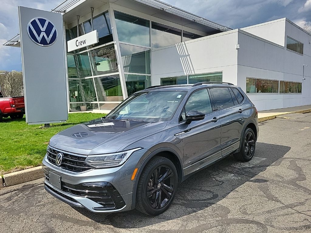 2023 Volkswagen Tiguan 2.0T SE R-Line Black's photo