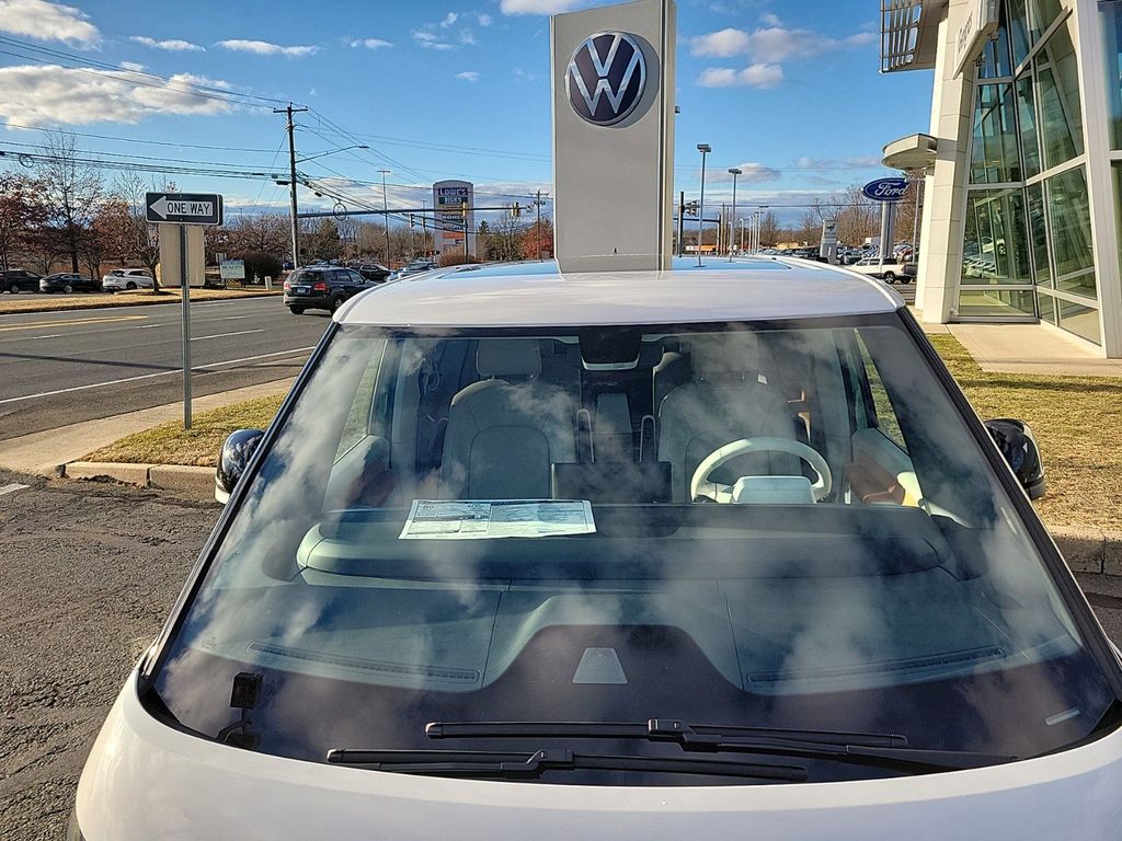 2025 Volkswagen ID. Buzz photo 4