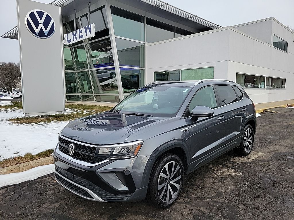2022 Volkswagen Taos SE's photo