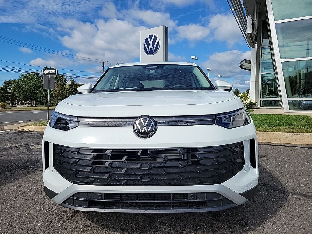 New 2025 Volkswagen Tiguan 2.0T SE SUV