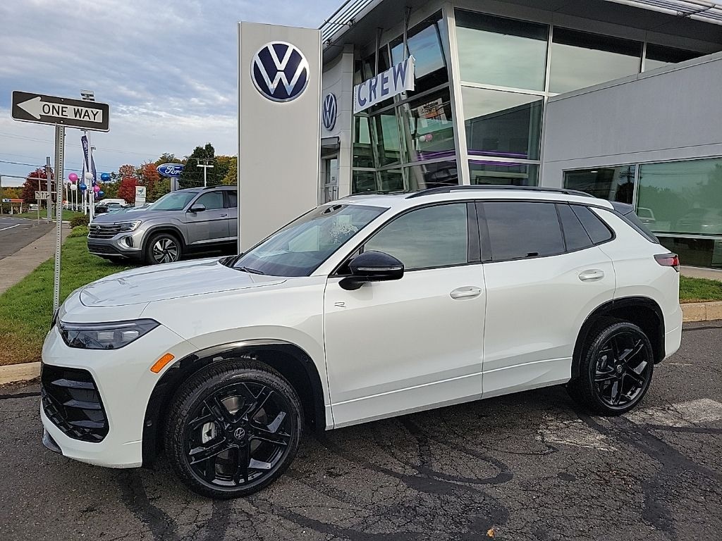 New 2025 Volkswagen Tiguan 2.0T SE R-Line Black SUV