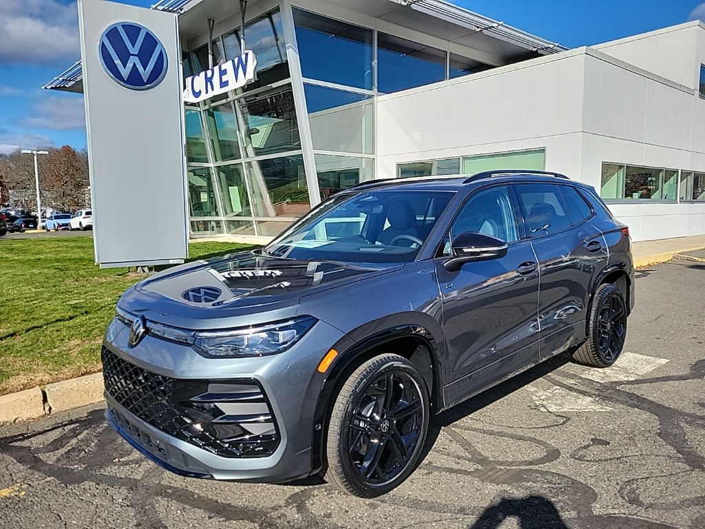 2026 Volkswagen Tiguan SE R-LINE BLACK's photo