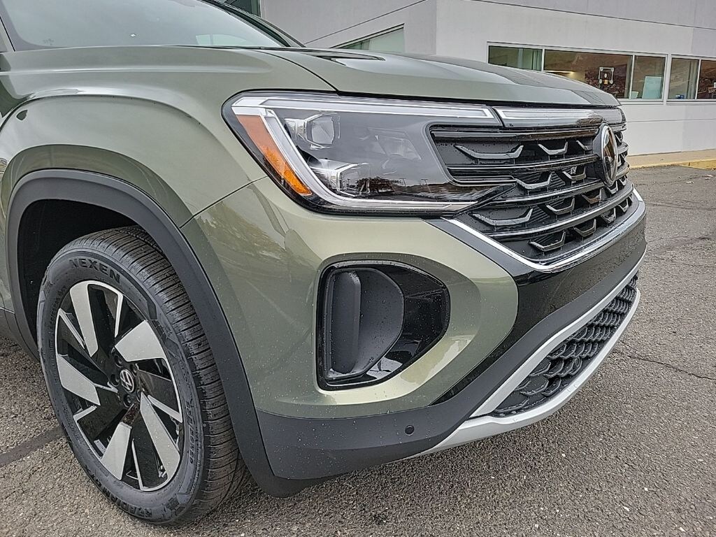 New 2026 Volkswagen Atlas Cross Sport 2.0T SE w/Technology SUV