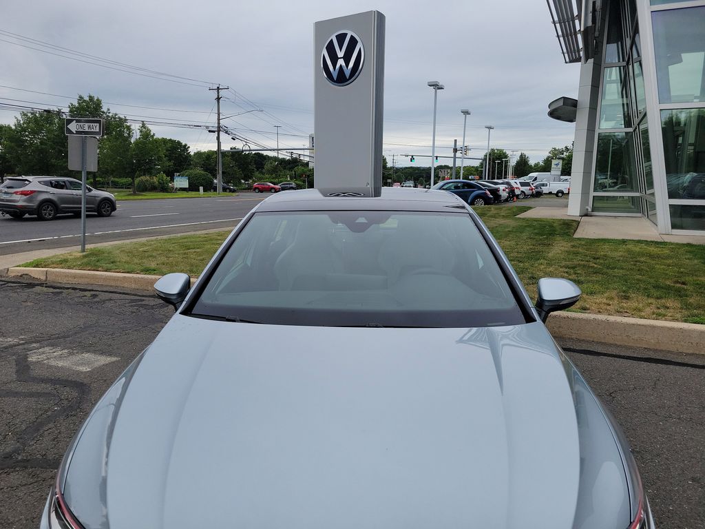 2025 Volkswagen Golf GTI SE photo 3