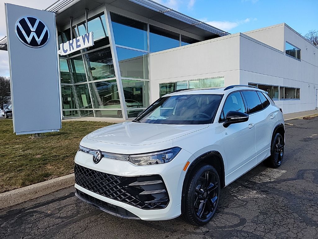 2026 Volkswagen Tiguan SE R-LINE BLACK's photo