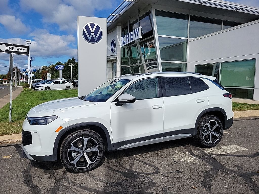 New 2025 Volkswagen Tiguan 2.0T SE SUV